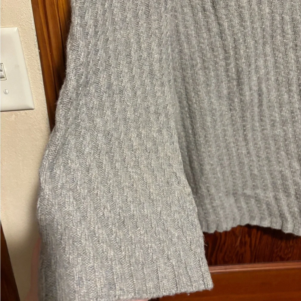 ANN TAYLOR Grey Alpaca Wool Knit Wide Sleeved Sweater Womens Size Medium - Picture 3 of 5